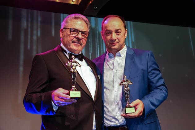 Boxen: Herqul 2022 - German Boxing Award, Berlin, 04.09.2022 Auszeichnung für sein Lebenswerk: Peter Hanraths (l.) und Bülent Baser (Trainer des Jahres) Berlin Germany
