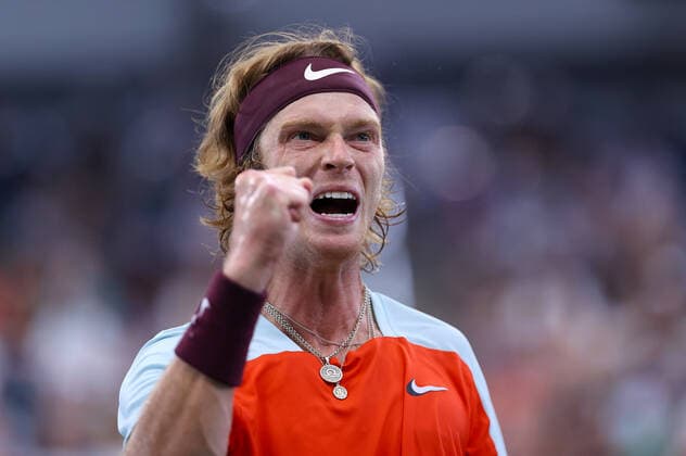 Sport Themen der Woche KW36 Sport Bilder des Tages Sport Bilder des Tages Mandatory Credit: Photo by Ella Ling Shutterstock (13367168be) Andrey Rublev of Russia celebrates US Open Championships 2022, Day Eight, USTA National Tennis Center, Flushing Meadows, New York, USA - 05 Sep 2022 US Open Championships 2022, Day Eight, USTA National Tennis Center, Flushing Meadows, New York, USA - 05 Sep 2022  Copyright: xEllaxLing Shutterstockx 13367168be