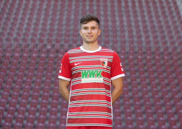 Elvis Rexhbecaj; FC Augsburg; 1. BL, Porträttermin 2022 2023,