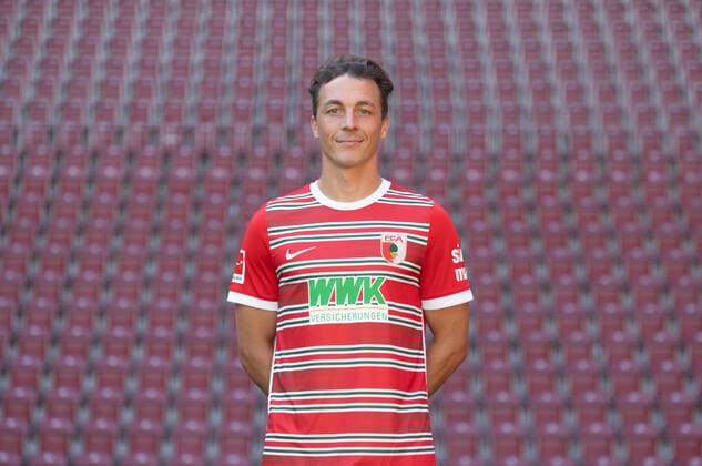 Julian Baumgartlinger; FC Augsburg; 1. BL, Porträttermin 2022 2023,
