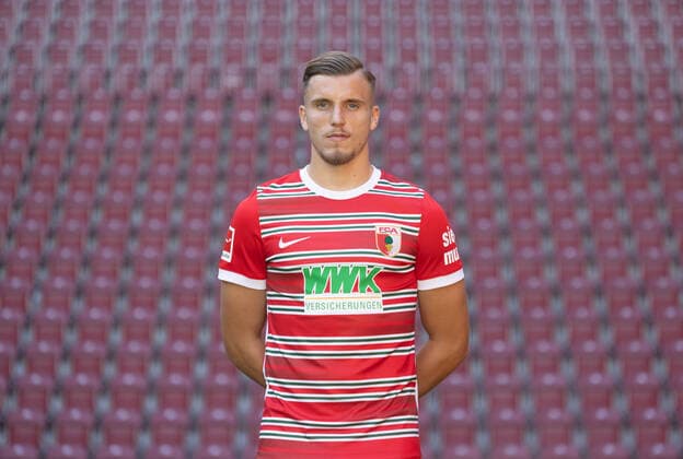 Ermedin Demirovic; FC Augsburg; 1. BL, Porträttermin 2022 2023,