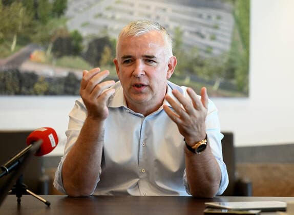 Sport Bilder des Tages Fussball, Herren, Saison 2022 2023, Europa League, 1. FC Union Berlin, Pressekonferenz zur Europa-League-Partie 1. FC Union Berlin - Royale Union Saint-Gilloise, im Bild: Präsident Dirk Zingler (1. FC Union), 06.09. 2022, Copyright: xMatthiasxKochx