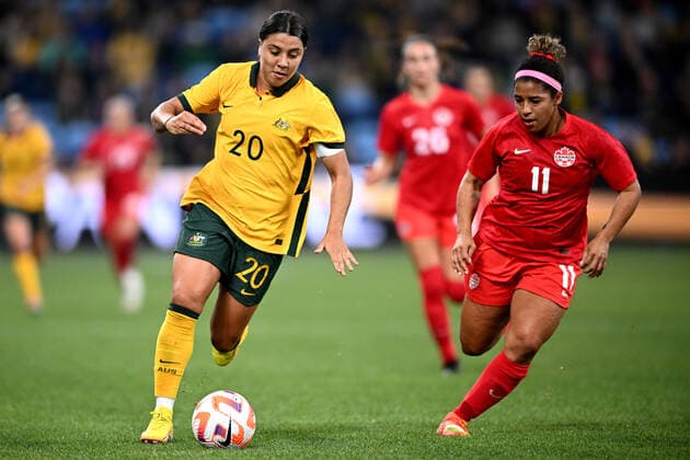 SOCCER AUSTRALIA CANADA WOMEN, Sam Kerr of the Matildas competes for possession with Desiree Scott of Canada during the Women s International Friendly, Länderspiel, Nationalmannschaft soccer match between Australia and Canada at Allianz Stadium in Sydney, Tuesday, September 6, 2022. ( NO ARCHIVING, EDITORIAL USE ONLY, NO USE IN BOOKS WITHOUT CONSENT SYDNEY NEW SOUTH WALES AUSTRALIA  Copyright: xDANxHIMBRECHTSx 20220906001699133032