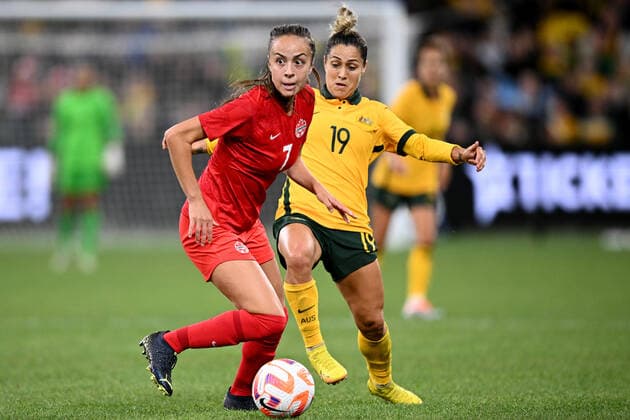 SOCCER AUSTRALIA CANADA WOMEN, Julia Grosso of Canada competes for possession with Katrina Gorry of the Matildas during the Women s International Friendly, Länderspiel, Nationalmannschaft soccer match between Australia and Canada at Allianz Stadium in Sydney, Tuesday, September 6, 2022. ( NO ARCHIVING, EDITORIAL USE ONLY, NO USE IN BOOKS WITHOUT CONSENT SYDNEY NEW SOUTH WALES AUSTRALIA  Copyright: xDANxHIMBRECHTSx 20220906001699135674