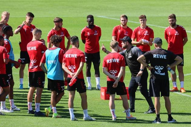 Sport Themen der Woche KW36 Sport Bilder des Tages 1. FC Köln 1. FC Köln, Training, Steffen Baumgart im Mannschaftskreis (1. FC Köln), 06.09.2022, Bild: *** 1 FC Cologne 1 FC Cologne, training, Steffen Baumgart in the team circle 1 FC Cologne , 06 09 2022, picture