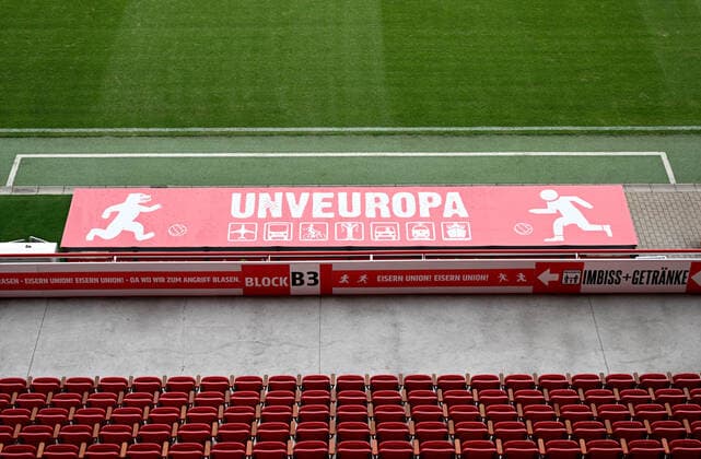 Sport Bilder des Tages Fussball, Herren, Saison 2022 2023, Europa League, 1. FC Union Berlin, Pressekonferenz zur Europa-League-Partie 1. FC Union Berlin - Royale Union Saint-Gilloise, im Bild: auf den Ersatzbänken mussten für die Europa League der Union-Sponsor entfernt werden, dort steht nun UNVEUROPA 06.09. 2022, *** Football, men, season 2022 2023, Europa League, 1 FC Union Berlin, press conference for the Europa League match 1 FC Union Berlin Royale Union Saint Gilloise, in the picture on the replacement benches had to be removed for the Europa League the Union sponsor, there is now UNVEUROPA 06 09 2022, Copyright: xMatthiasxKochx