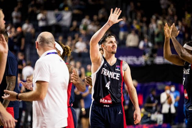 FIBA EUROBASKET, Bosnien-Herzegowina - Frankreich; 06.09.2022 Thomas Heurtel 4 (Frankreich) winkt FIBA EUROBASKET, Bosnien-Herzegowina - Frankreich, Koeln, LANXESSarena Copyright: xBEAUTIFULxSPORTS Wunderlx