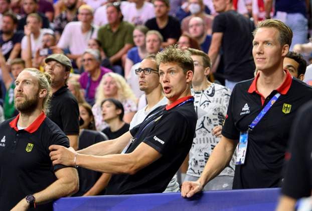 Moritz WAGNER (GER verletzt nicht im Team) unterstuetz sein Team Deutschland (GER) - Slowenien (SLO), Vorrunde Gruppe B, am 06.09.2022 in Koeln. Basketball Europameisterschaft EuroBasket 2022 in Deutschland, vom 01.09. - 18.09.2022. Â