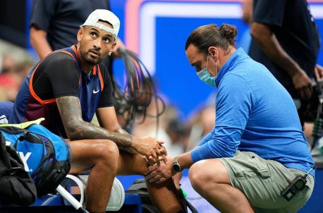 Sport Themen der Woche KW36 Sport Bilder des Tages Mandatory Credit: Photo by Dave Shopland Shutterstock (13368060ea) Nick Kyrgios receives treatment after 1st set during his quarter final match US Open Championships 2022, Day Nine, USTA National Tennis Center, Flushing Meadows, New York, USA - 06 Sep 2022 US Open Championships 2022, Day Nine, USTA National Tennis Center, Flushing Meadows, New York, USA - 06 Sep 2022  Copyright: xDavexShopland Shutterstockx 13368060ea