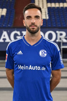 Kenan Karaman; FC Schalke 04; 1.BL, Porträttermin 2022 2023 Gelsenkirchen Nordrhein-Westfalen Deutschland