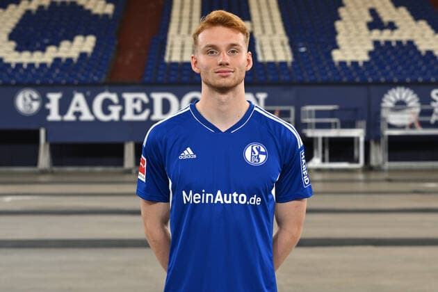 Sepp van den Berg; FC Schalke 04; 1.BL, Porträttermin 2022 2023 Gelsenkirchen Nordrhein-Westfalen Deutschland