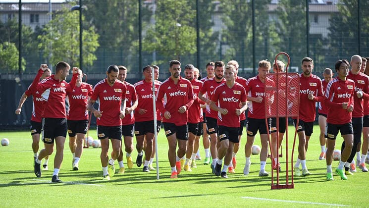 Sport Themen der Woche KW36 Sport Bilder des Tages Fussball, Herren, Saison 2022 2023, Europa League, 1. FC Union Berlin, Abschlusstraining vor der Europa-League-Partie 1. FC Union Berlin - Royale Union Saint-Gilloise, im Bild vorn v. l. Robin Knoche (1. FC Union), Christopher Trimmel (1. FC Union), Rani Khedira (1. FC Union Berlin), Andras Schäfer (1. FC Union), 07.09. 2022, *** Football, men, season 2022 2023, Europa League, 1 FC Union Berlin, final training before the Europa League match 1 FC Union Berlin Royale Union Saint Gilloise, in the picture in front f l Robin Knoche 1 FC Union , Christopher Trimmel 1 FC Union , Rani Khedira 1 FC Union Berlin , Andras Schäfer 1 FC Union , 07 09 2022, Copyright: xMatthiasxKochx
