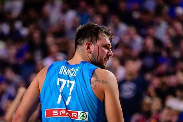 Luka Doncic 77 (Slovenien) blutet, Frankreich vs. Slovenien, FIBA EuroBasket 2022, Basketball, 07.09.2022