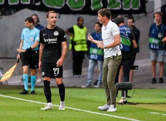 Sport Themen der Woche KW36 07.09.2022, xpsx, Fussball UEFA Champions League, Eintracht Frankfurt - Sporting Lissabon v.l. Mario Götze (Eintracht Frankfurt), Trainer Oliver Glasner (Eintracht Frankfurt) zautz (DFL DFB REGULATIONS PROHIBIT ANY USE OF PHOTOGRAPHS as IMAGE SEQUENCES and or QUASI-VIDEO) emspor Frankfurt *** 07 09 2022, xpsx, football UEFA Champions League, Eintracht Frankfurt Sporting Lisbon v l Mario Götze Eintracht Frankfurt , coach Oliver Glasner Eintracht Frankfurt zautz DFL DFB REGULATES PROHIBIT ANY USE OF PHOTOGRAPHS as IMAGE SEQUENCES and or QUASI VIDEO emspor Frankfurt