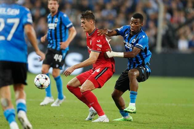 Sport Themen der Woche KW36 Sport Bilder des Tages BRUGGE, BELGIUM - SEPTEMBER 07 : forward Patrik Schick of Bayer Leverkusen and Onyedika Raphael midfielder of Club Brugge during the Champions League Group stage B match between Club Brugge and Bayer Lerverkusen in the Jan Breydel stadium on September 7, 2022 in Brugge, Belgium, 7 09 2022 ( Club Brugge v Bayer Leverkusen - Champions League PhotoNews Panoramic 