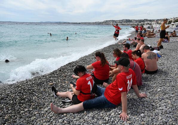 08.09.2022, Nice, France, Allianz Riviera, OGC Nice vs 1. FC Koeln - UEFA Europa Conference League 2022-2023 - Group D, . Fans vom 1. FC Koeln am Strand von Nizza (Foto Ralf Treese) Nice Allianz Riviera France