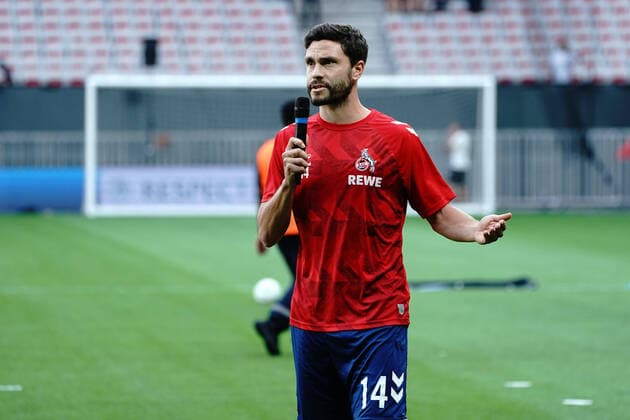 Jonas Hector (FC Cologne) s™adresse aux supporters allemands apres les incidents d™avant match FOOTBALL : OGC Nice vs FC Cologne - Ligue Europa ConfÃ rence - Nice - 08 09 2022 NorbertScanella Panoramic 