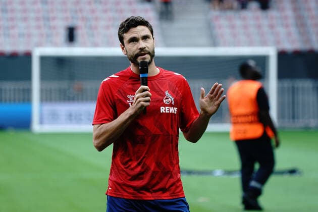 Jonas Hector (FC Cologne) s™adresse aux supporters allemands apres les incidents d™avant match FOOTBALL : OGC Nice vs FC Cologne - Ligue Europa ConfÃ rence - Nice - 08 09 2022 NorbertScanella Panoramic 