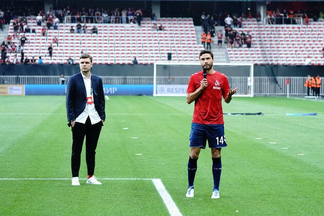 Jonas Hector (FC Cologne) s™adresse aux supporters allemands apres les incidents d™avant match FOOTBALL : OGC Nice vs FC Cologne - Ligue Europa ConfÃ rence - Nice - 08 09 2022 NorbertScanella Panoramic 