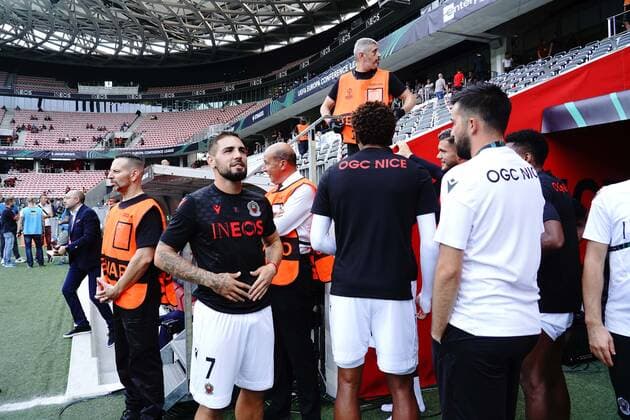Match retardÃ - Andy Delort (OGC Nice) - Jean Clair Todibo (OGC Nice) attendent le coup d™envoi FOOTBALL : OGC Nice vs FC Cologne - Ligue Europa ConfÃ rence - Nice - 08 09 2022 NorbertScanella Panoramic 