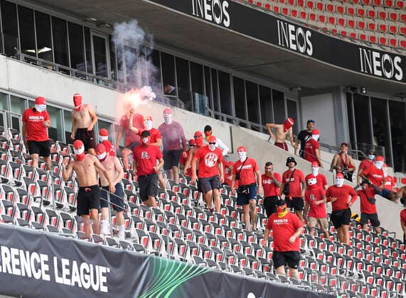 08.09.2022, Nice, France, Allianz Riviera, OGC Nice vs 1. FC Koeln - UEFA Europa Conference League 2022-2023 - Group D, Ultras Hooligans Koeln Fans mit Pyrotechnik (Foto Ralf Treese) Nice Allianz Riviera France