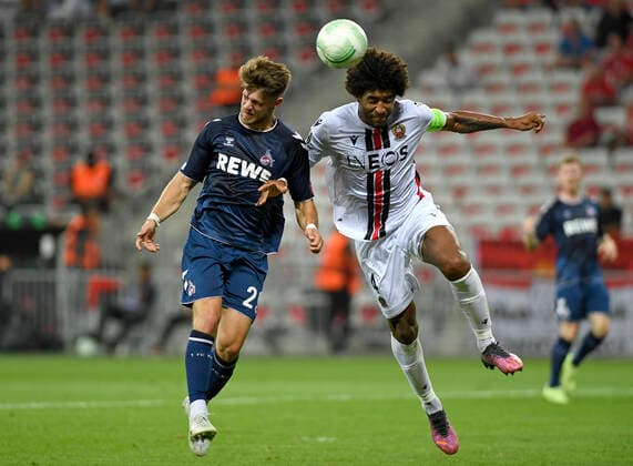 08.09.2022, Nice, France, Allianz Riviera, OGC Nice vs 1. FC Koeln - UEFA Europa Conference League 2022-2023 - Group D, Jan Thielmann (1. FC Koeln) und Dante (OGC Nice) im Zweikampf (Foto Ralf Treese) Nice Allianz Riviera France
