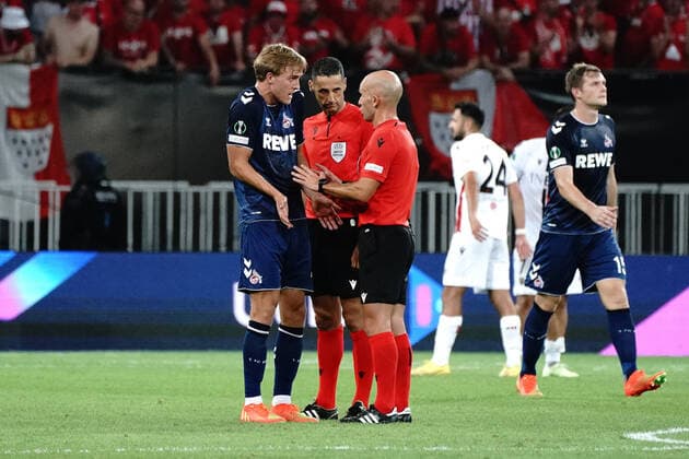 Timo Hübers (FC Cologne) - Louis Godinho (arbitre) FOOTBALL : OGC Nice vs FC Cologne - Ligue Europa ConfÃ rence - Nice - 08 09 2022 NorbertScanella Panoramic 