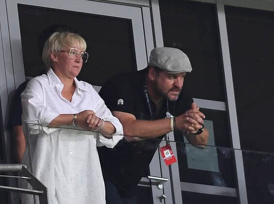 08.09.2022, Nice, France, Allianz Riviera, OGC Nice vs 1. FC Koeln - UEFA Europa Conference League 2022-2023 - Group D, Trainer Steffen Baumgart (1. FC Koeln) mit seiner Frau schaut (Foto Ralf Treese) Nice Allianz Riviera France