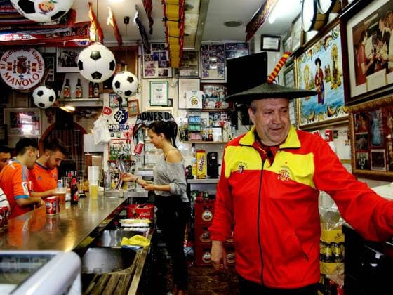 The most popular Spanish national team, Nationalteam fan Manolo el del Bombo working in his bar near Mestalla Stadium during the La Liga match between Valencia CF and Sevilla FC, date 32, played at the Mestalla Stadium, Barcelona, Spain on 16th April of 2017. Mandatory Credit: PRESSINPHOTO. Barcelona SPA Copyright: xBaguxBlancox I0000XzmOaDpptjA