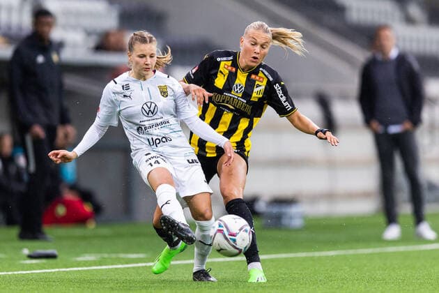 Sport Themen der Woche KW36 220909 Umeas Katariina Kosola och Häckens Stine Larsen under fotbollsmatchen i Damallsvenskan mellan Häcken och Umea den 9 september 2022 i Göteborg. *** 220909 Umeas Katariina Kosola and Häckens Stine Larsen during the football match in the Womens Swedish League between Häcken and Umea on September 9, 2022 in Gothenburg,  Copyright: MICHAELxERICHSEN BB220909MI008