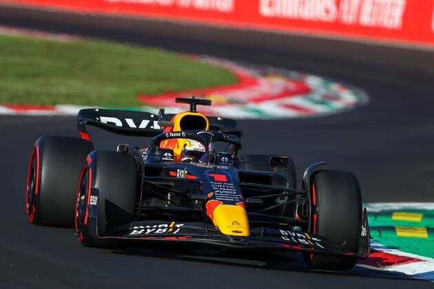 Max Verstappen driving the (1) Oracle Red Bull Racing RB18 during 2022 Formula 1 Pirelli Gran Premio d Italia - Grand Prix of Italy - Free practice and qualifying, Formula 1 Championship in Monza, Italy, September 10 2022  Copyright: xLucaxRossinix xipa-agency.netx xLivexMediax 0