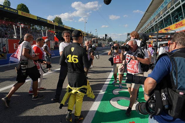 FORMULA 1 PIRELLI GRAN PREMIO D ITALIA 2022 10.09.2022, Autodromo Nazionale di Monza, Monza, FORMULA 1 PIRELLI GRAN PREMIO D ITALIA 2022 ,im Bild Poleposition für Charles Leclerc (MCO), Scuderia Ferrari.