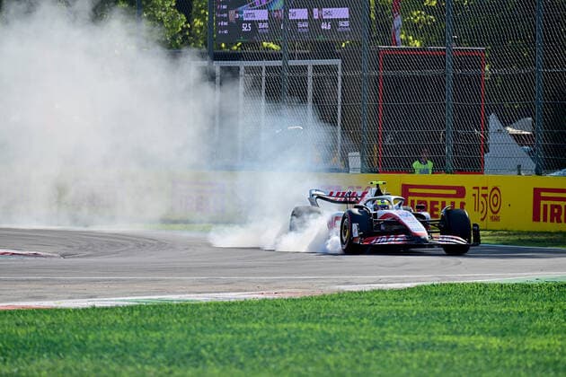 Sport Bilder des Tages 10.09.2022, Autodromo Nazionale di Monza, Monza, FORMULA 1 PIRELLI GRAN PREMIO D ITALIA 2022 ,im Bild Mick Schumacher (DEU), Haas F1 Team verbremst sich vor der ersten Kurve. Monza Autodromo Nazionale di Monza Italien
