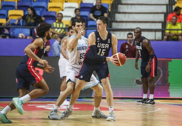 Argentina x Estados Unidos RECIFE, PE - 10.09.2022: ARGENTINA X ESTADOS UNIDOS - S. Zimmerman (USA), during the game between Argentina and the United States (USA), valid for the semifinal of the Men& 39;s Basketball America Cup, Americup FIBA 2022, held at the Geraldo Magalhães Gym, known as Geraldão Gym, in Recife (PE) , Brazil, this Saturday (10). (Photo: Tiago Caldas Fotoarena) x2263819x  TiagoxCaldas
