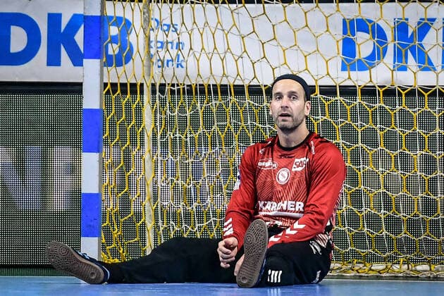 Sport Themen der Woche KW36 Sport Bilder des Tages 10.09.2022, xlakx, Handball Liqui Moly HBL, Fuechse Berlin - TVB Stuttgart emspor, v.l. Silvio Heinevetter (TVB Stuttgart 12),enttaeuscht, schaut enttaeuscht, niedergeschlagen, disappointed Berlin *** 10 09 2022, xlakx, handball Liqui Moly HBL, Fuechse Berlin TVB Stuttgart emspor, v l Silvio Heinevetter TVB Stuttgart 12 ,disappointed, looks disappointed, disappointed Berlin