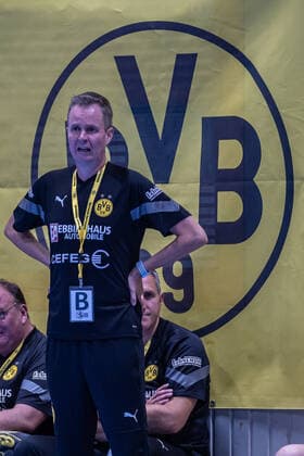 Handball I Frauen I Saison 2022 23 I 1. HBF I 1. Spieltag I Borussia Dortmund - SV Union Halle-Neustadt I 10.09.2022 Andre Fuhr (Borussia Dortmund) vor BVB Logo Dortmund Halle Wellinghofen NRW Deutschland Copyright: xLobeca PatrickxSuephkex