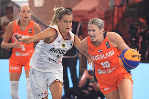 Sport Themen der Woche KW36 BASKETBALL - FIBA 3x3 Europe Cup GRAZ,AUSTRIA,11.SEP.22 - BASKETBALL - FIBA 3x3 Europe Cup, ladies. Image shows Sonja Greinacher (GER) and Natalie van den Adel (NED).  GEPAxpictures xMarioxBuehner