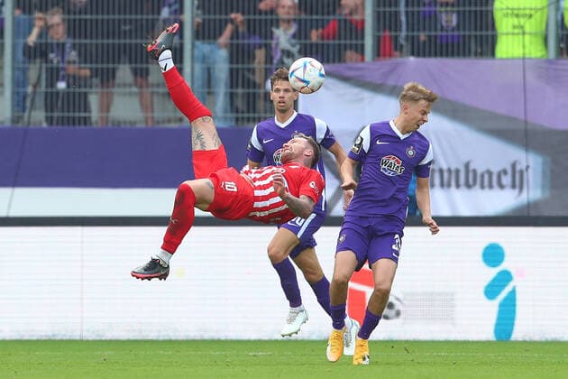Sport Themen der Woche KW36 11.09.2022, xtgx, Fussball 3. Liga, FC Erzgebirge Aue - FSV Zwickau emspor, v.l. Jan Loehmannsroeben (Zwickau, 10) Fallrueckzieher Torschuss, schiesst den Ball aufs Tor, Schuss (DFL DFB REGULATIONS PROHIBIT ANY USE OF PHOTOGRAPHS as IMAGE SEQUENCES and or QUASI-VIDEO) Aue *** 11 09 2022, xtgx, football 3 league, FC Erzgebirge Aue FSV Zwickau emspor, v l Jan Loehmannsroeben Zwickau, 10 Fallrueckzieher goal kick, shoots the ball on goal, shot DFL DFB REGULATIONS PROHIBIT ANY USE OF PHOTOGRAPHS AS IMAGE SEQUENCES AND OR QUASI VIDEO Aue