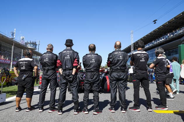 Alfa Romeo F1 Team ORLEN, ambiance on the grid during the Formula 1 Pirelli Gran Premio d™Italia 2022, Italian Grand Prix 2022, 16th round of the 2022 FIA Formula One World Championship, WM, Weltmeisterschaft from September 9 to 11, 2022 on the Autodromo Nazionale di Monza, in Monza, Italy - F1 - ITALIAN GRAND PRIX 2022 - RACE DPPI Panoramic  00122038_G00D0759.JPG_