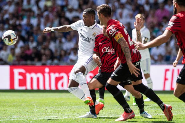 11.09.2022, Madrid, Spain. David Alaba of Real Madrid Cf battles for the ball during the LaLiga Santander match between Real Madrid CF and RCD Mallorca at Stadium Santiago Bernabeu on 11 September 2022 in Madrid, Spain. Madrid Santiago Bernabeu Community of Madrid Spain *** 11 09 2022, Madrid, Spain David Alaba of Real Madrid Cf battles for the ball during the LaLiga Santander match between Real Madrid CF and RCD Mallorca at Stadium Santiago Bernabeu on 11 September 2022 in Madrid, Spain Madrid Santiago Bernabeu Community of Madrid Spain  Copyright: xJustPictures.ch Eurasiax-xAlvaroxMedrandax