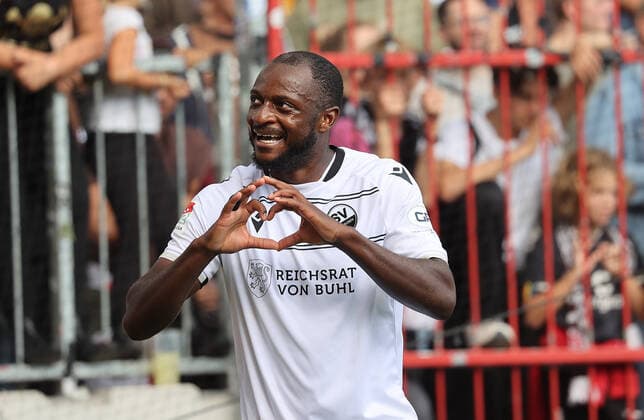 Sport Themen der Woche KW36 Sport Bilder des Tages Torjubel 1-1 durch David Kinsombi (SV Sandhausen) Fussball, 2.Liga, Saison 2022-2023, Herren, FC St.Pauli gegen SV Sandhausen, 1-1 DFL REGULATIONS PROHIBIT ANY USE OF PHOTOGRAPHS AS IMAGE SEQUENCES AND OR QUASI-VIDEO. *** Goal celebration 1 1 by David Kinsombi SV Sandhausen Football, 2 Liga, Season 2022 2023, Men, FC St Pauli vs SV Sandhausen, 1 1 DFL REGULATES PROHIBIT ANY USE OF PHOTOGRAPHS AS IMAGE SEQUENCES AND OR QUASI VIDEO