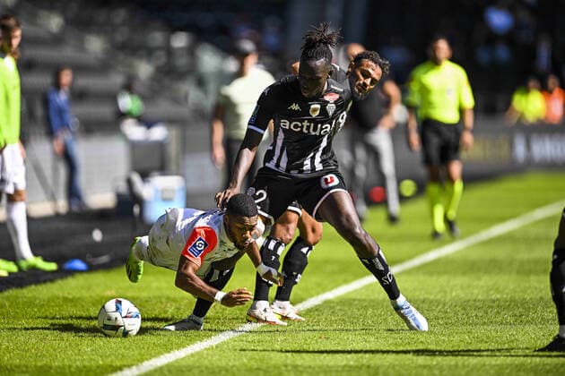 Arnaud Nordin (Montpellier) vs Batista Mendy (Angers) FOOTBALL : Angers vs Montpellier - Ligue 1 Uber eats - 11 09 2022 JBAutissier Panoramic 