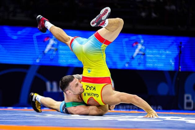 Bilder des Jahres 2022, Sport 09 September Sport Themen der Woche KW36 Sport Bilder des Tages Senior Wrestling World Championships 2022 63kg GR - Nikolay Ivanov VICHEV (BUL) df. Galym KABDUNASSAROV (KAZ) Belgrad Stark Arena Serbia *** Senior Wrestling World Championships 2022 63kg GR Nikolay Ivanov VICHEV BUL df Galym KABDUNASSAROV KAZ Belgrade Stark Arena Serbia Copyright: xUnitedxWorldxWrestlingx xKadirxCaliskanx cal
