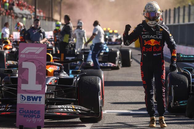 Sport Bilder des Tages F1 Italian Grand Prix Max Verstappen of Oracle Red Bull Racing wins the Formula 1 Italian Grand Prix race day at Circuit Monza, on September 11, 2022 in Monza, Italy Monza Italy  Copyright: xBeataxZawrzelx originalFilename:zawrzel-f1italia220911_npBHR.jpg