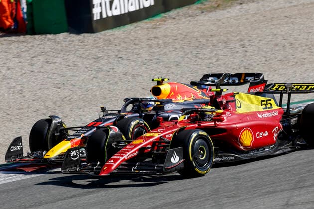 55 Carlos Sainz (ESP, Scuderia Ferrari), 11 Sergio Perez (MEX, Oracle Red Bull Racing), F1 Grand Prix of Italy at Autodromo Nazionale Monza on September 11, 2022 in Monza, Italy. (Photo by HOCH ZWEI) Monza Italy