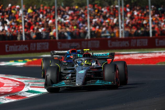 44 HAMILTON Lewis (gbr), Mercedes AMG F1 Team W13, action during the Formula 1 Pirelli Gran Premio d™Italia 2022, Italian Grand Prix 2022, 16th round of the 2022 FIA Formula One World Championship, WM, Weltmeisterschaft from September 9 to 11, 2022 on the Autodromo Nazionale di Monza, in Monza, Italy - F1 - ITALIAN GRAND PRIX 2022 - RACE DPPI Panoramic  00122038_20220911_F12022GP16ITA_JK127810