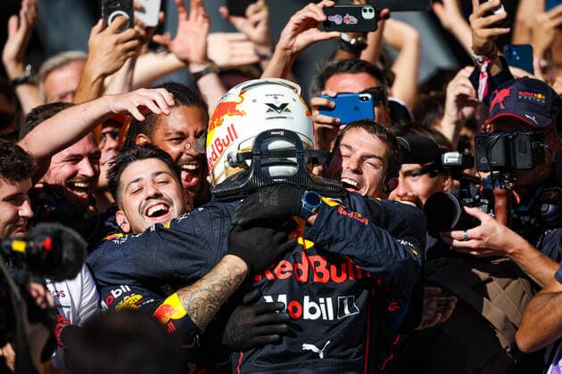 VERSTAPPEN Max (ned), Red Bull Racing RB18, portrait celebrating victory during the Formula 1 Pirelli Gran Premio d™Italia 2022, Italian Grand Prix 2022, 16th round of the 2022 FIA Formula One World Championship, WM, Weltmeisterschaft from September 9 to 11, 2022 on the Autodromo Nazionale di Monza, in Monza, Italy - F1 - ITALIAN GRAND PRIX 2022 - RACE DPPI Panoramic  20220911_G00D1739