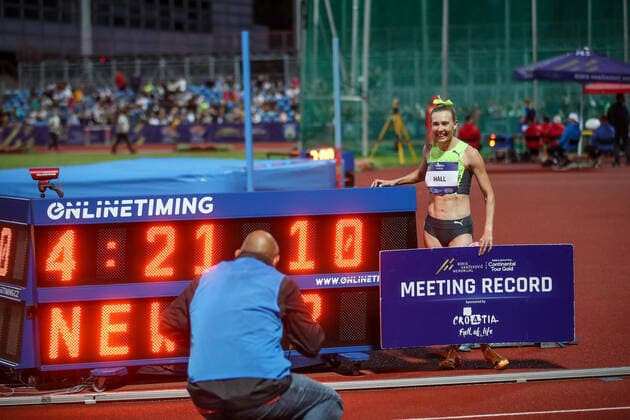 Bilder des Jahres 2022, Sport 09 September Sport Themen der Woche KW36 Sport Bilder des Tages World Athletics Continental Tour 2022 - Memorial Borisa Hanzekovica ZAGREB, CROATIA - SEPTEMBER 11: Linden Hall of Australia break meeting record in one mile woman during the World Athletics Continental Tour Gold 2022 - 72nd Boris Hanzekovic Memorial at Mladost Stadium on September 11, 2022 in Zagreb, Croatia. Photo by Slavko Midzor Pixsell SlavkoxMidzor PIXSELL