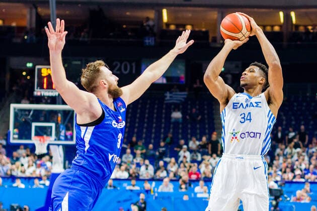 Sport Themen der Woche KW36 EuroBasket, Basketball EM, Griechenland - Tschechien MERCEDES-BENZ ARENA, BERLIN 11.09.2022 MISTRZOSTWA EUROPY W KOSZYKOWCE FIBA EUROBASKET 2022 1 8 FINALU ROUND OF 16 GRECJA - CZECHY GREECE - CZECH REPUBLIC NZ GIANNIS ANTETOKOUNMPO (34) Pawel Pietranik Newspix.pl --- Newspix.pl  PIETRANIK110922_079