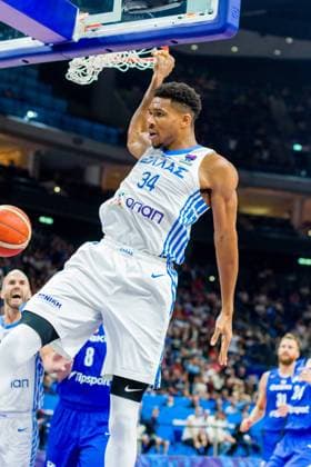 MERCEDES-BENZ ARENA, BERLIN 11.09.2022 MISTRZOSTWA EUROPY W KOSZYKOWCE FIBA EUROBASKET 2022 1 8 FINALU ROUND OF 16 GRECJA - CZECHY GREECE - CZECH REPUBLIC NZ GIANNIS ANTETOKOUNMPO (34) Pawel Pietranik Newspix.pl --- Newspix.pl  PIETRANIK110922_085